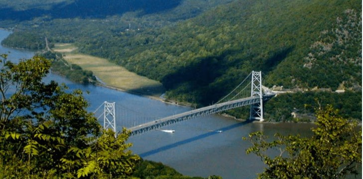 Bear Mountain Bridge Jumper, Person attempted suicide by jumping off bridge near Stony Point in Rockland County